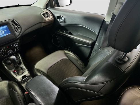 Used 2020 Jeep Compass Latitude image 23