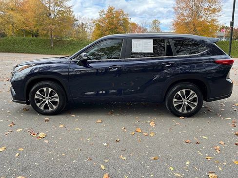 Used 2023 Toyota Highlander XLE image 26