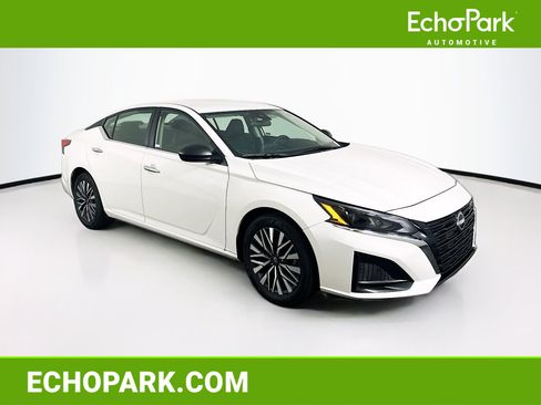 Used 2025 Nissan Altima 2.5 SV image 1