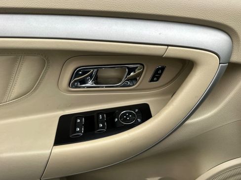 Used 2018 Ford Taurus SE image 12