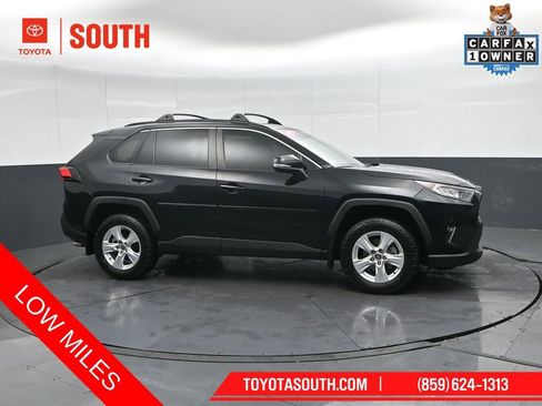 Used 2021 Toyota RAV4 XLE w/ Convenience Package image 1