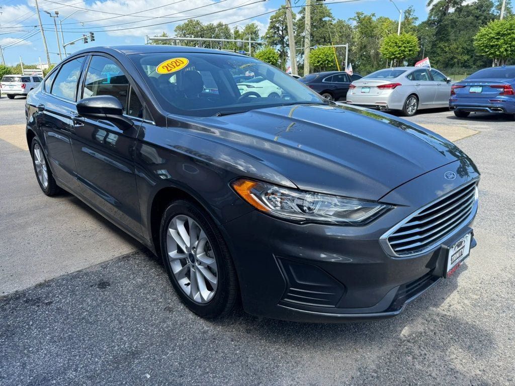 Used 2020 Ford Fusion SE FWD image 2
