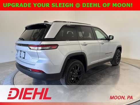 New 2025 Jeep Grand Cherokee Altitude w/ Trailer Tow Package image 7