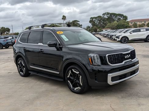 Certified 2025 Kia Telluride EX w/ EX Captain's Chair Package image 2