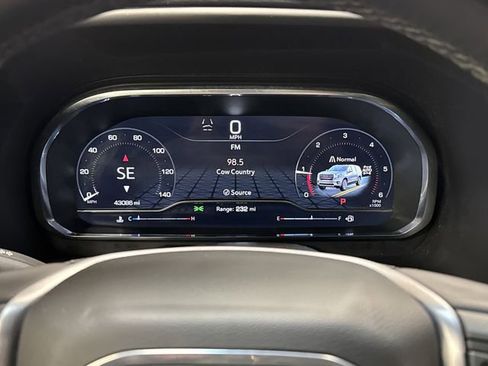 Used 2024 GMC Yukon XL SLT image 19