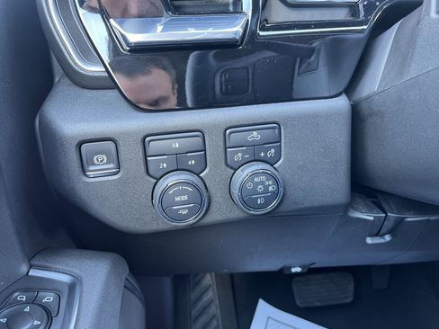 Used 2025 Chevrolet Silverado 2500 LT image 21