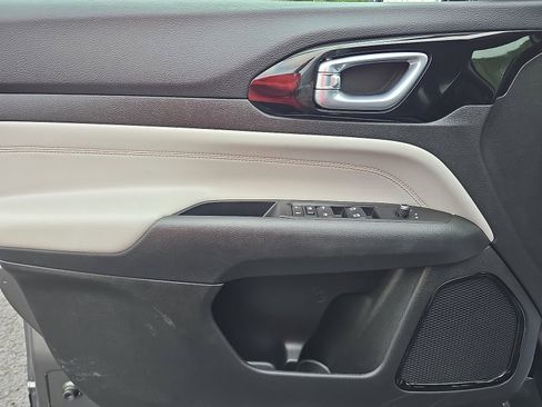 Used 2022 Jeep Compass Limited image 12