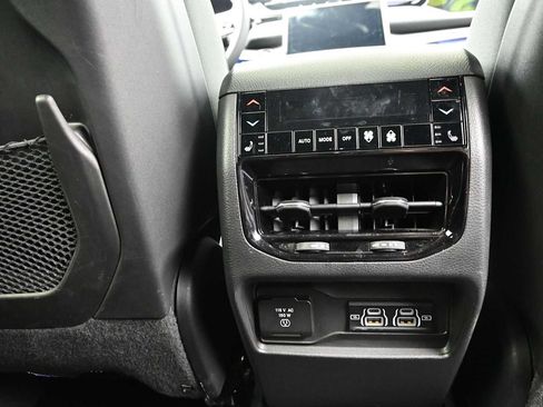 Used 2023 Jeep Grand Cherokee Overland w/ Luxury Tech Group IV AWD/4WD image 45