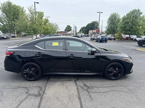 Used 2022 Nissan Sentra SR FWD image 9