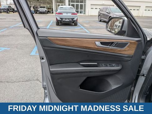 Used 2024 Volkswagen Atlas SE image 7