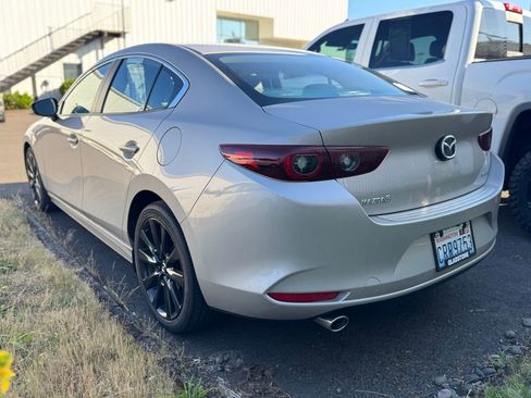 Used 2025 MAZDA MAZDA3 s FWD image 2