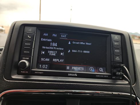 Used 2019 Dodge Grand Caravan SE w/ UConnect Hands-Free Group FWD image 23