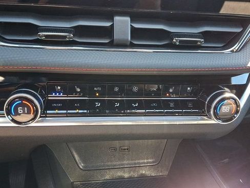 Used 2025 Chevrolet Equinox RS w/ Safety and Technology Package AWD/4WD image 17