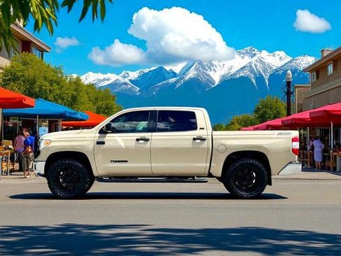 Used 2017 Toyota Tundra SR5 w/ SR5 Upgrade Package image 6