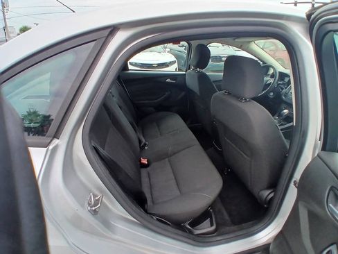 Used 2016 Ford Focus SE FWD image 3