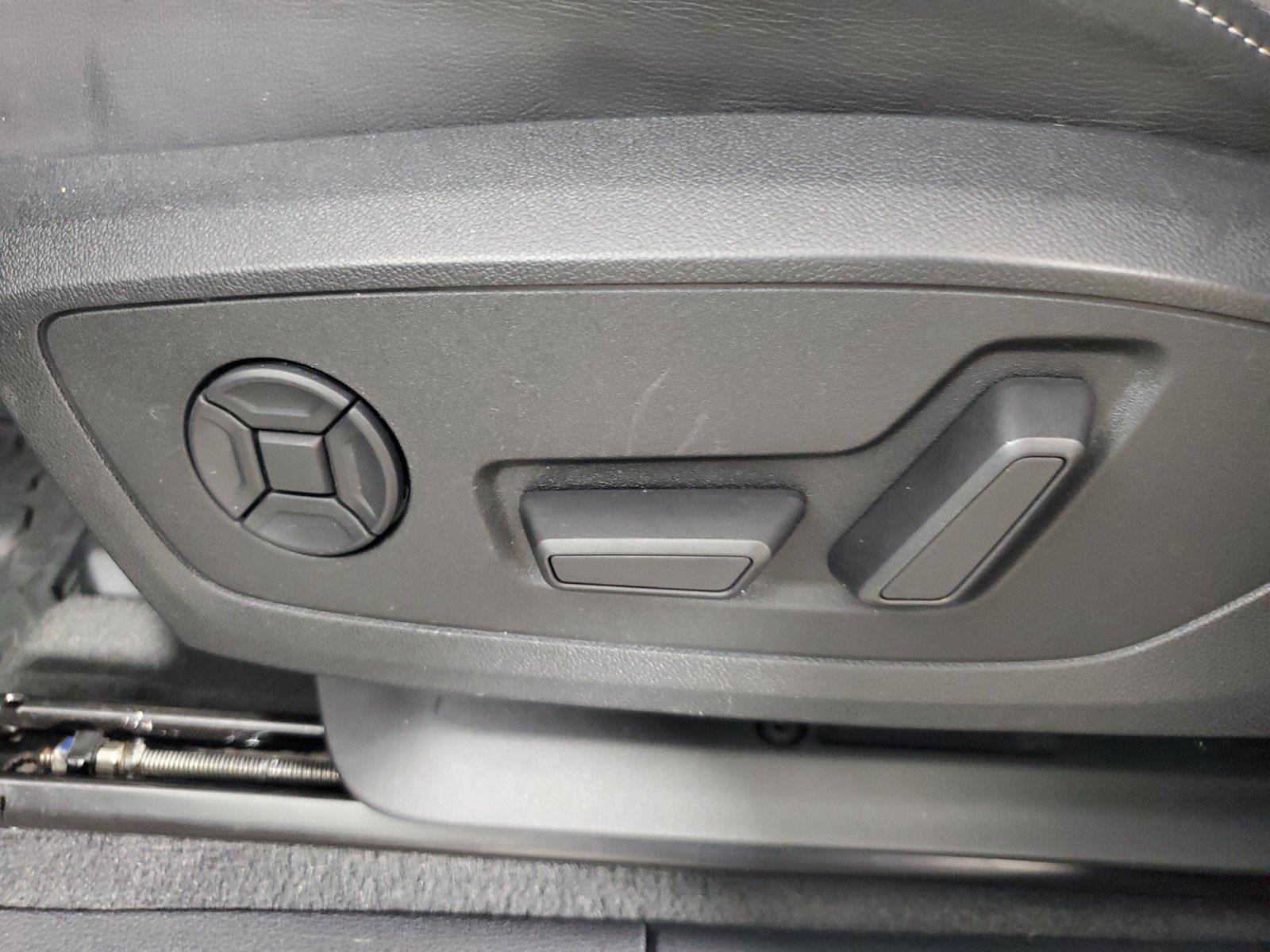 Used 2020 Audi Q3 2.0T Prestige w/ Prestige Package AWD/4WD image 19