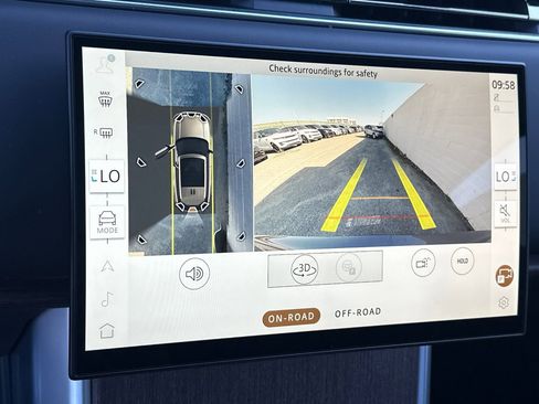 New 2026 Land Rover Range Rover SE image 19