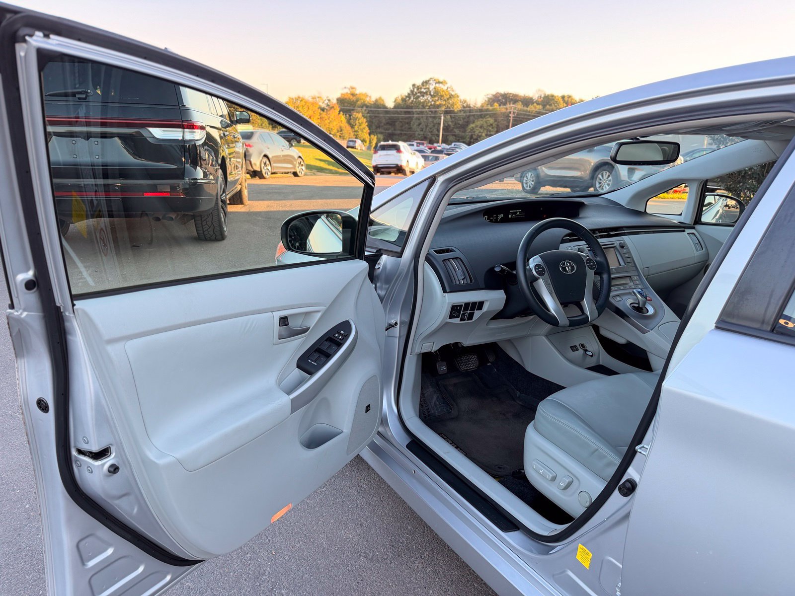 Used 2013 Toyota Prius Four FWD image 12
