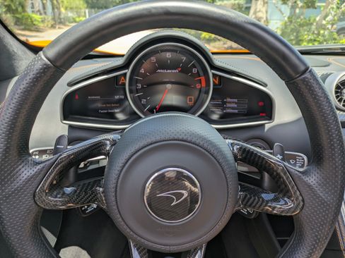 Used 2014 McLaren MP4-12C Spider RWD image 31