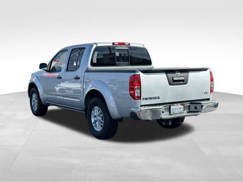 Used 2015 Nissan Frontier SV image 6
