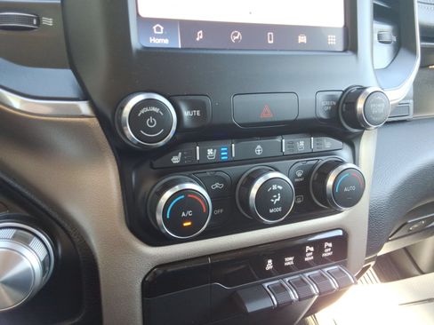 Used 2022 RAM 1500 Laramie AWD/4WD image 17
