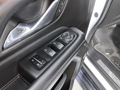 Used 2024 GMC Yukon Denali RWD image 27