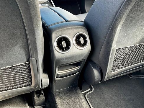 Used 2025 Mercedes-Benz GLB 250 4MATIC image 25