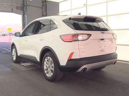 Used 2021 Ford Escape SE image 4