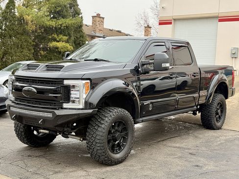 Used 2019 Ford F250 Lariat w/ Lariat Ultimate Package image 3