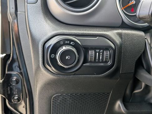 Used 2022 Jeep Wrangler Unlimited Sport AWD/4WD image 19