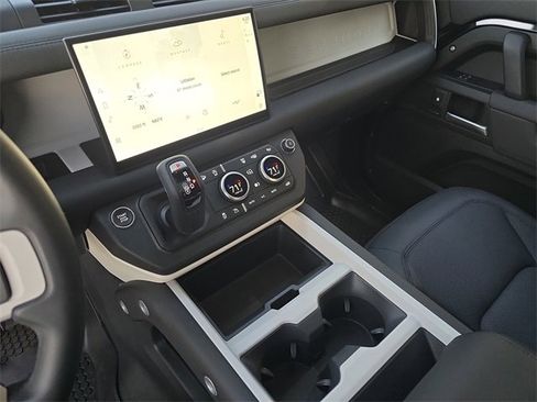 Used 2025 Land Rover Defender 110 S image 19