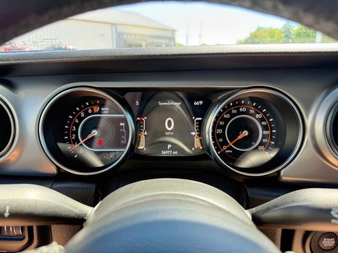 Used 2021 Jeep Gladiator Sport AWD/4WD image 24