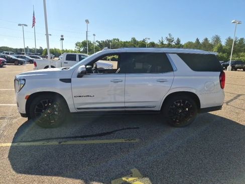 Used 2024 GMC Yukon Denali Ultimate AWD/4WD image 6