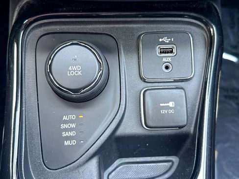 Used 2021 Jeep Compass Latitude w/ Sun and Sound Group AWD/4WD image 33