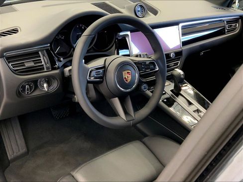Used 2026 Porsche Macan AWD/4WD image 4