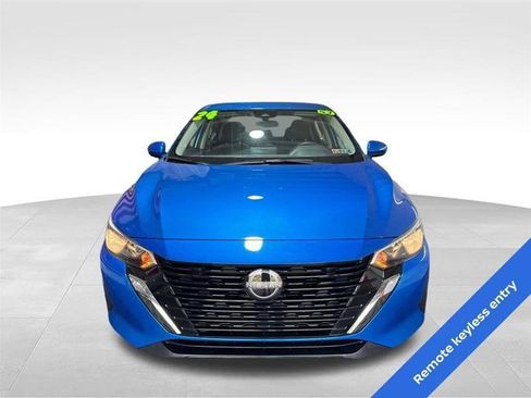 Used 2024 Nissan Sentra SV FWD image 2