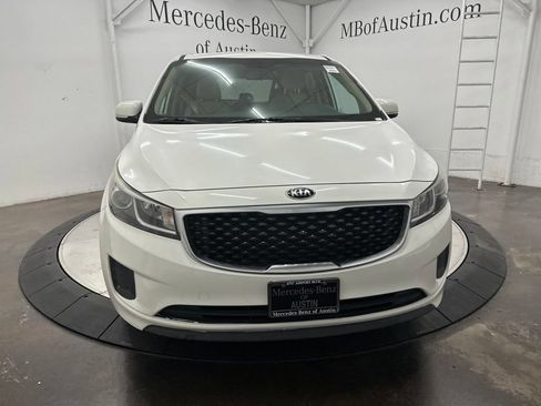 Used 2016 Kia Sedona LX w/ Option Group 020 FWD image 2