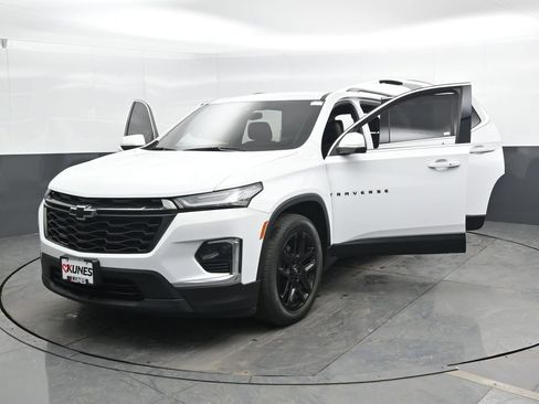 Used 2023 Chevrolet Traverse LT image 53