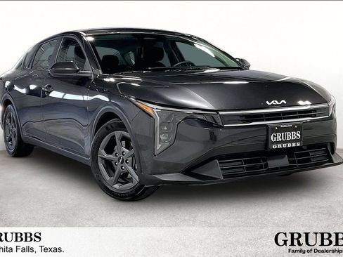 Used 2025 Kia K4 FWD image 1