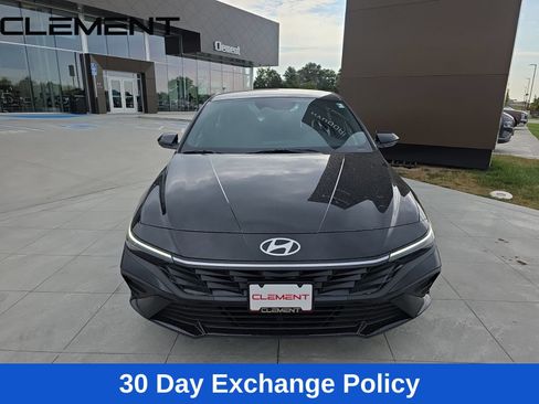 Certified 2025 Hyundai Elantra Sport FWD image 3