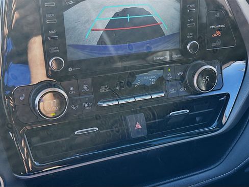 Used 2022 Toyota Highlander XLE image 14