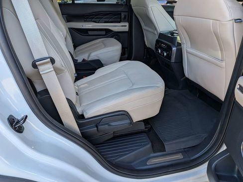 Used 2023 Ford Expedition Platinum image 35