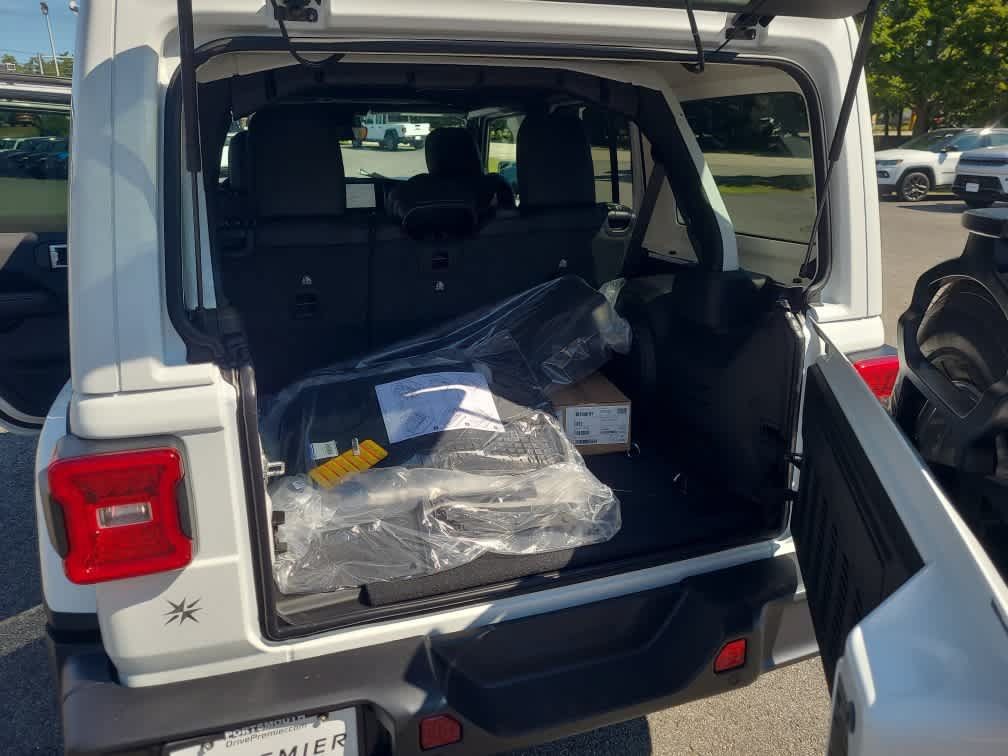 New 2026 Jeep Wrangler Unlimited Sahara AWD/4WD image 7
