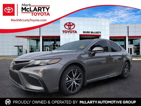 Used 2023 Toyota Camry SE w/ Convenience Package FWD image 1