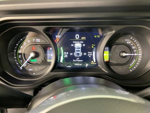 Used 2025 Jeep Wrangler Unlimited Sahara w/ Safety Group AWD/4WD image 22