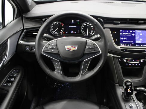 Used 2022 Cadillac XT5 Premium Luxury image 16