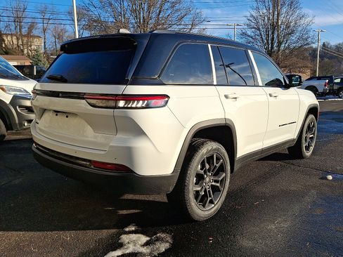 New 2025 Jeep Grand Cherokee Limited image 6