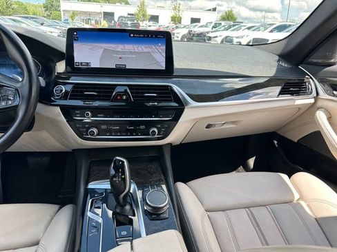Used 2021 BMW 530i w/ Premium Package RWD image 14