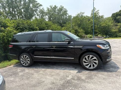 Used 2023 Lincoln Navigator L Reserve AWD/4WD image 4