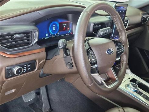 Used 2023 Ford Explorer King Ranch w/ Technology Package RWD image 9